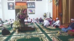 Jelang HUT ke-81 RI, Gedung Grahadi Surabaya Bergema Shalawat Bersama Gubernur Jatim dan Habib Syech Jelang HUT ke-81 RI, Gedung Grahadi Surabaya Bergema Shalawat Bersama Gubernur Jatim dan Habib Syech