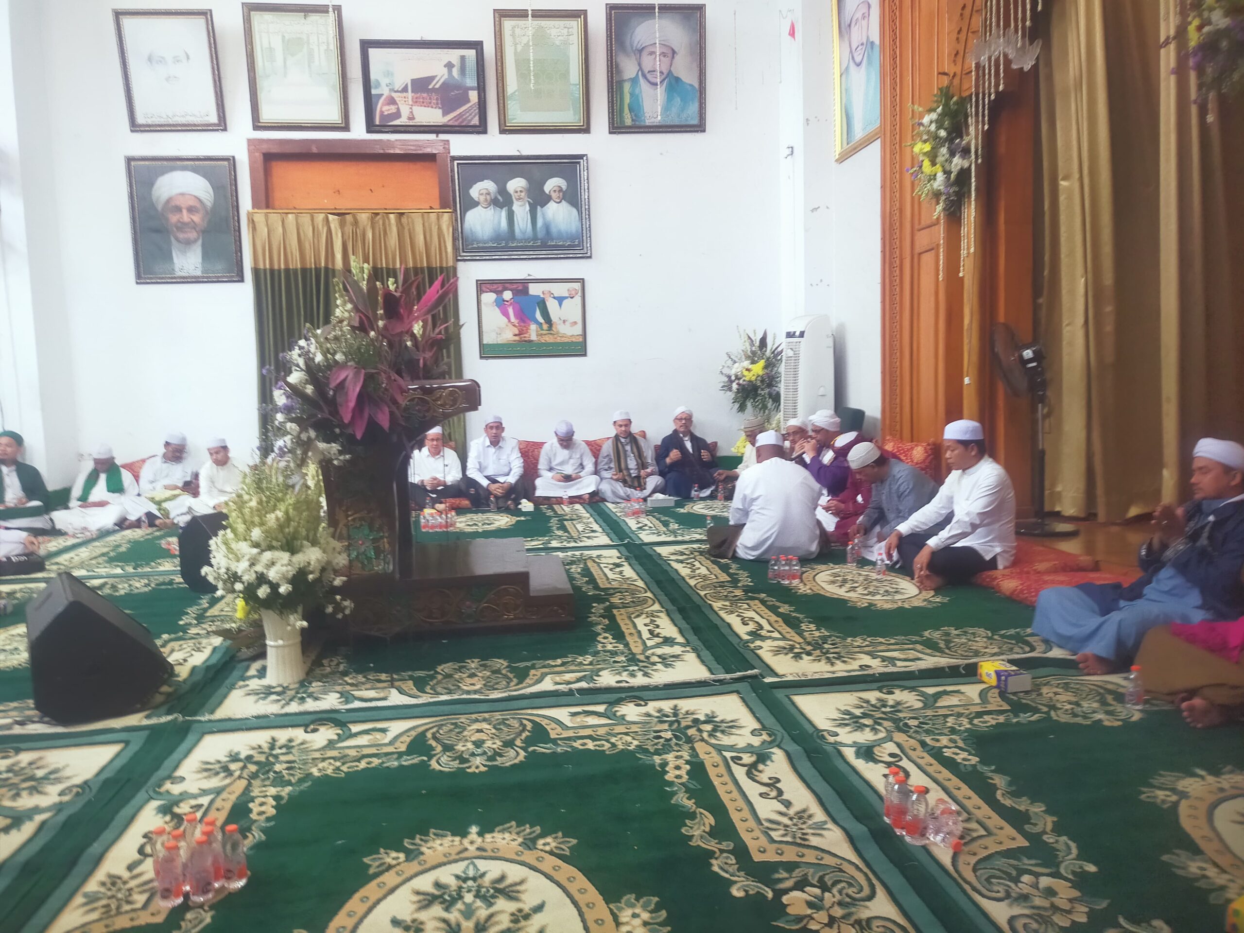 Jelang HUT ke-81 RI, Gedung Grahadi Surabaya Bergema Shalawat Bersama Gubernur Jatim dan Habib Syech Jelang HUT ke-81 RI, Gedung Grahadi Surabaya Bergema Shalawat Bersama Gubernur Jatim dan Habib Syech