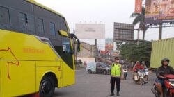 IPTU Rusandi Pimpin PECAK, Polsek Cikupa Atur Arus Lalu Lintas Pagi di Cikupa Mas