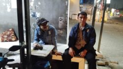 Bhabinkamtibmas Kelurahan Sukamulya Bersama Warga Aktifkan Satkamling, Jaga Kamtibmas Lingkungan