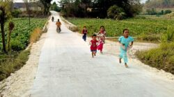 Senyum Ceria Anggi dan Jalan Beton TMMD 129 Bojonegoro yang Mengubah Suasana Sore di Dusun Mundu