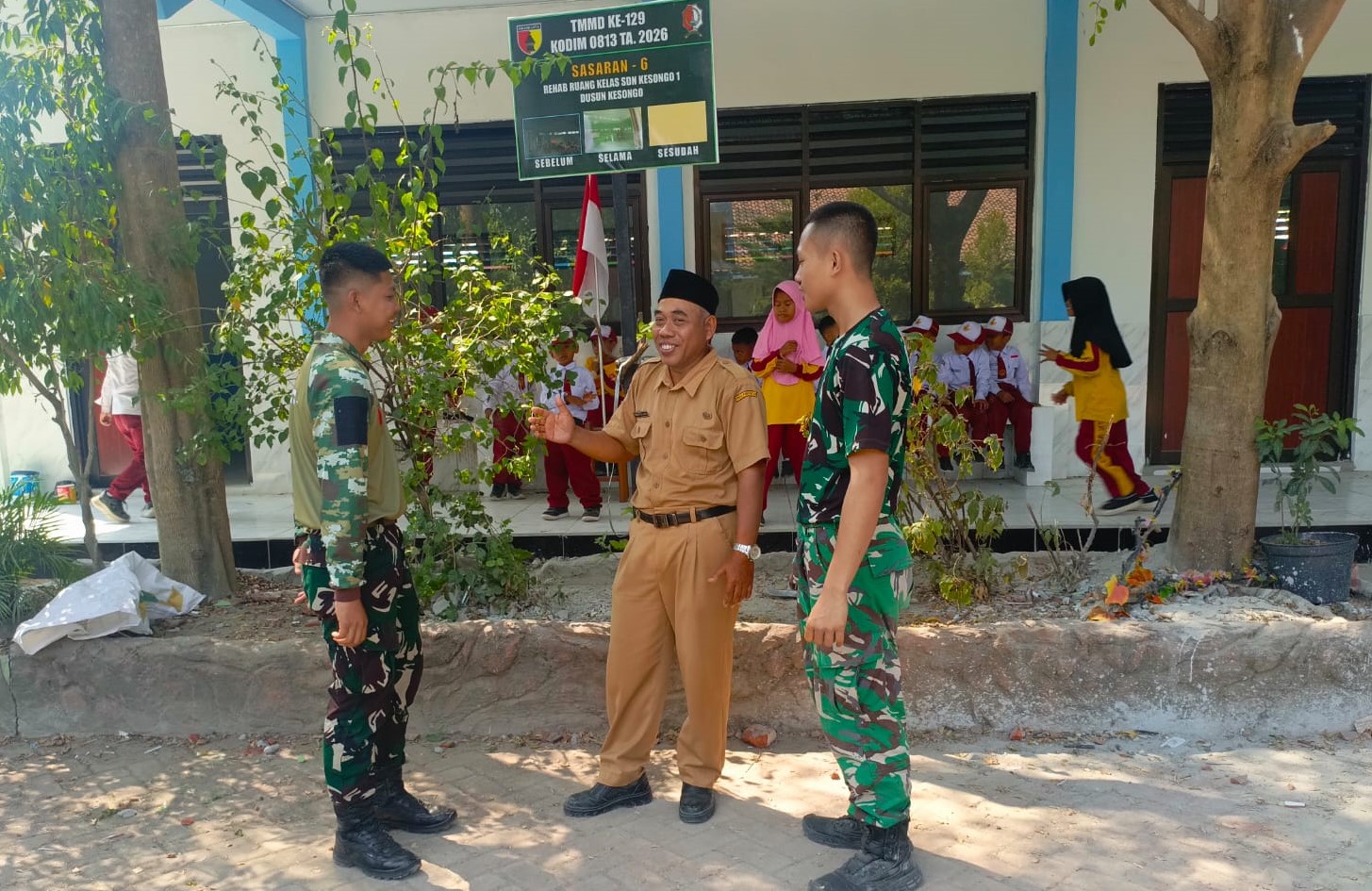 Wajah Baru SDN Kesongo 1: Satgas TMMD 129 Bojonegoro Rampungkan Rehab 4 Ruang Kelas Wajah Baru SDN Kesongo 1: Satgas TMMD 129 Bojonegoro Rampungkan Rehab 4 Ruang Kelas