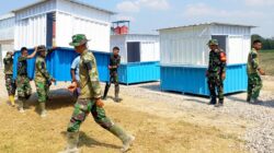 Panas Terik Tak Masalah! Satgas TMMD 129 Bojonegoro Gotong 'Lapak Masa Depan' Demi UMKM Kesongo Panas Terik Tak Masalah! Satgas TMMD 129 Bojonegoro Gotong 'Lapak Masa Depan' Demi UMKM Kesongo