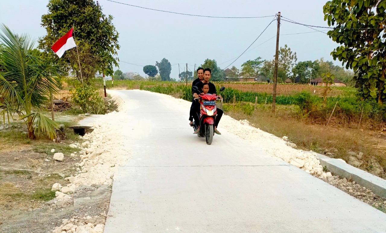 Akses Mulus, Ekonomi Terakselerasi: Jalan Cor Beton TMMD 129 Bojonegoro di Kedungpandan Tuntas 100 Persen Akses Mulus, Ekonomi Terakselerasi: Jalan Cor Beton TMMD 129 Bojonegoro di Kedungpandan Tuntas 100 Persen