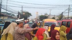 IPTU Udi Muhdi Pimpin PECAK, Polsek Cikupa Atur Lalu Lintas Sore di Pertigaan Columbus IPTU Udi Muhdi Pimpin PECAK, Polsek Cikupa Atur Lalu Lintas Sore di Pertigaan Columbus