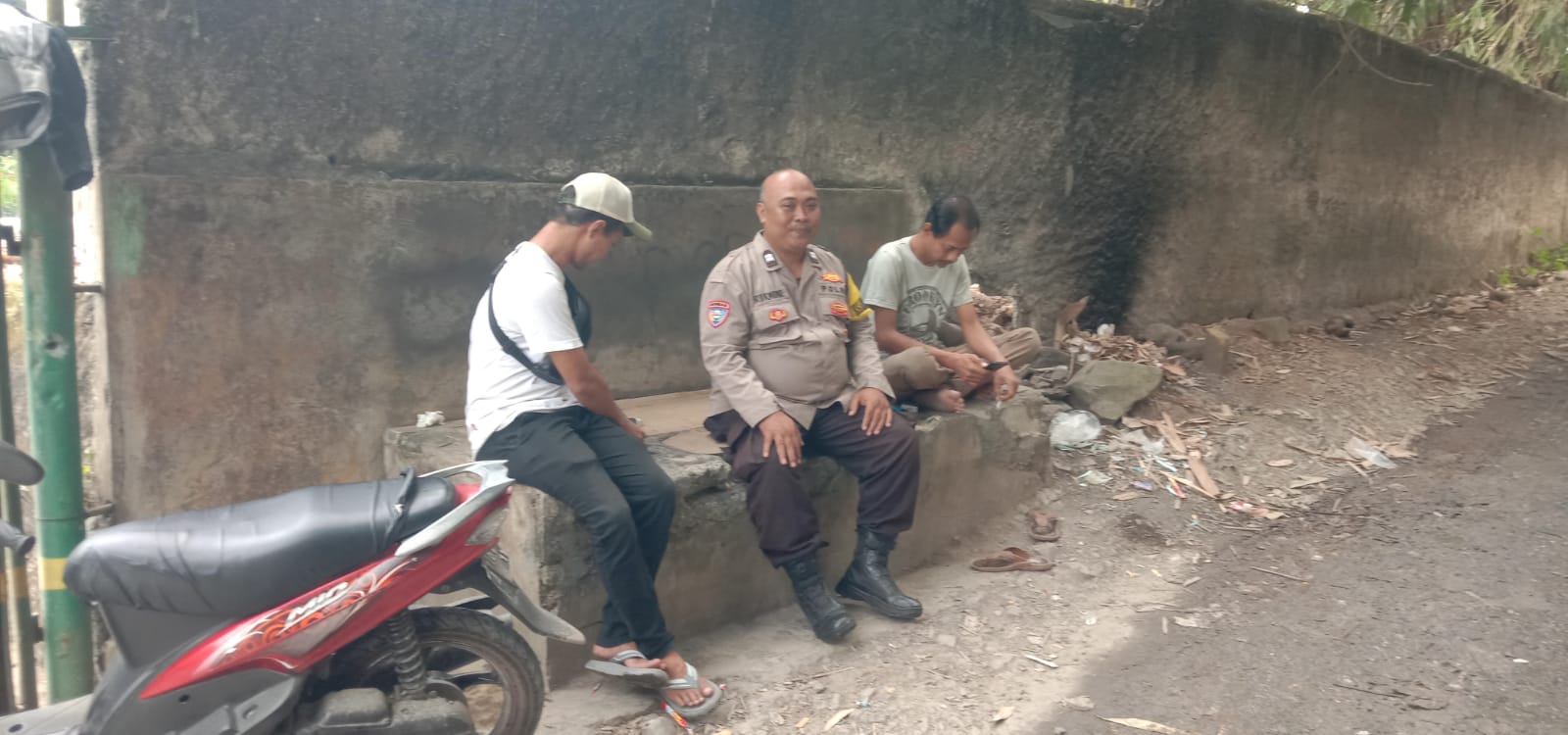 Aiptu Rukmono Dorong Warga Produktif melalui Program Polisi Peduli Pengangguran di Desa Budimulya Aiptu Rukmono Dorong Warga Produktif melalui Program Polisi Peduli Pengangguran di Desa Budimulya