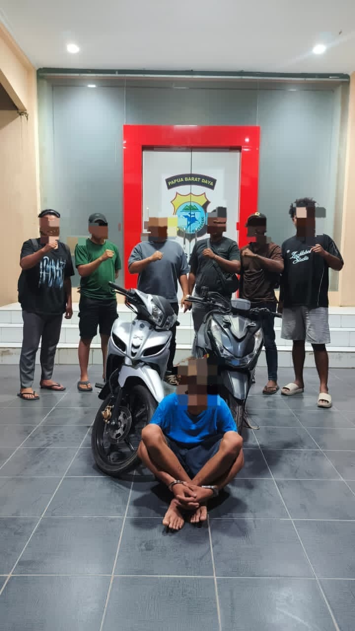 Polres Sorong Tangkap Terduga Pelaku Curanmor, Satu Unit Sepeda Motor Berhasil Diamankan Polres Sorong Tangkap Terduga Pelaku Curanmor, Satu Unit Sepeda Motor Berhasil Diamankan