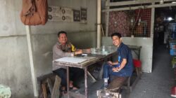 Bhabinkamtibmas Sambangi Warbin Desa Bitung Jaya, Serap Aspirasi dan Perkuat Kamtibmas