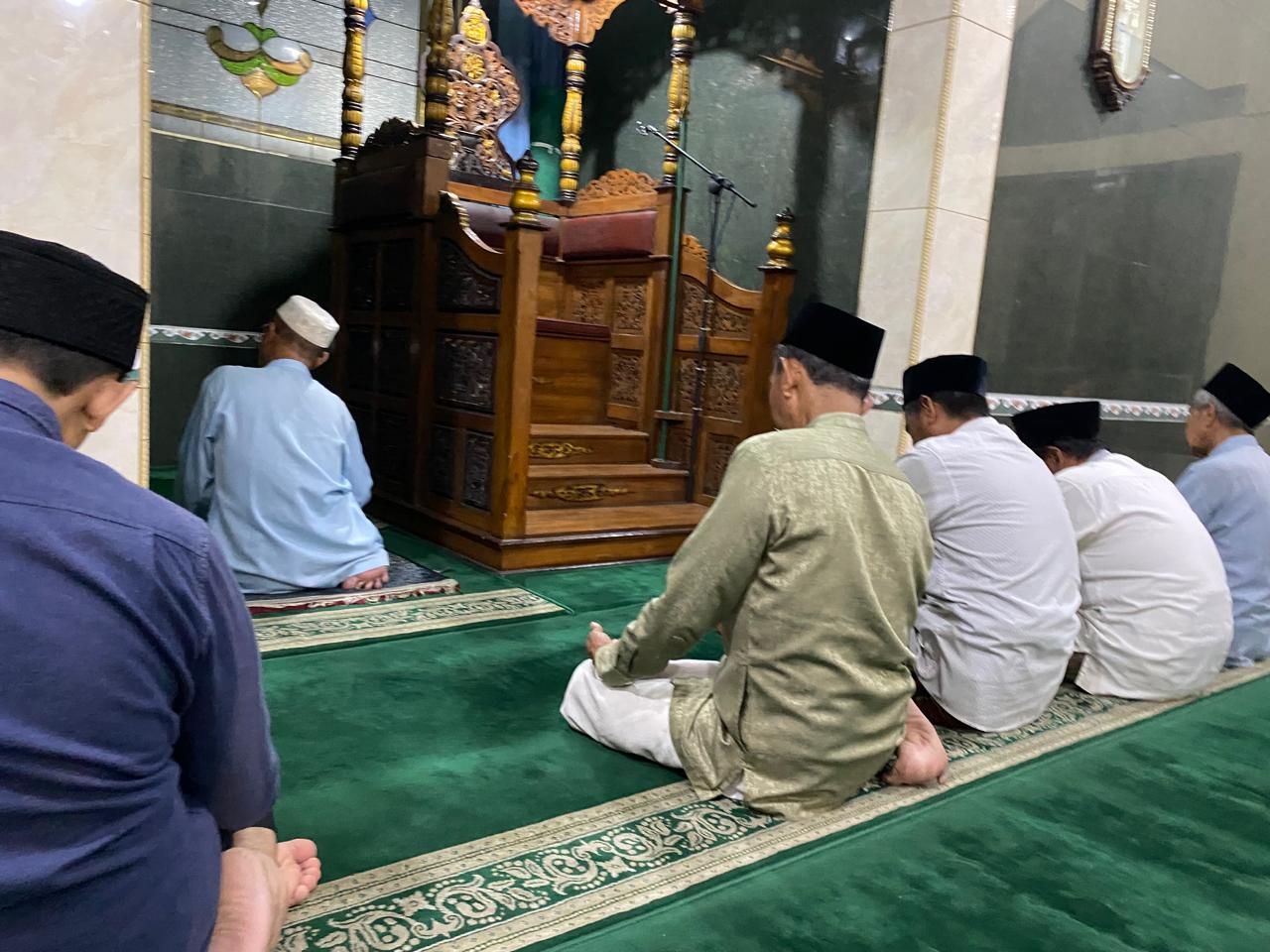Bhabinkamtibmas Polsek Cikupa Perkuat Silaturahmi Warga melalui Program Subuh Keliling