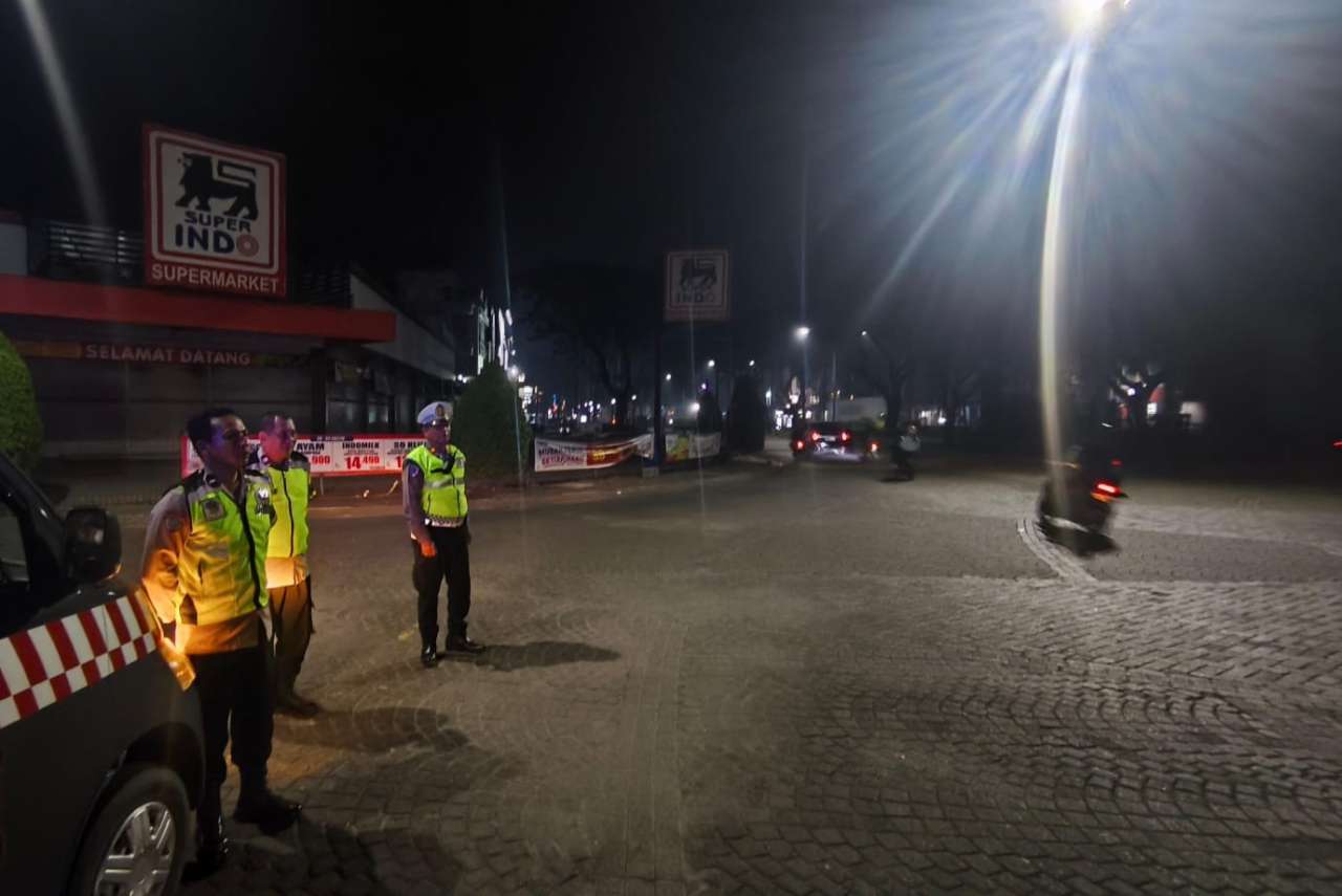 IPTU Udi Muhdi Pimpin Patroli KRYD Polsek Cikupa, Sasar Titik Rawan Gangguan Kamtibma IPTU Udi Muhdi Pimpin Patroli KRYD Polsek Cikupa, Sasar Titik Rawan Gangguan Kamtibma