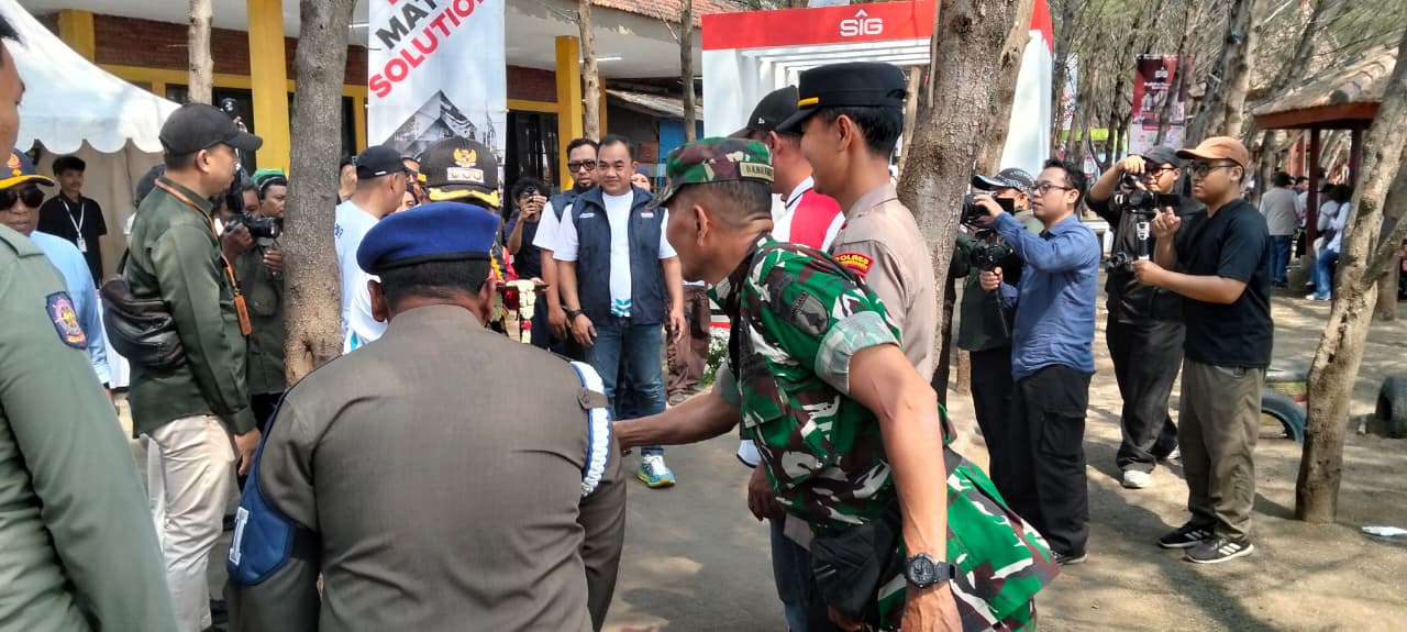 Perkuat Ekonomi dan Jaga Kelestarian Pesisir Pantai Bahak, Koramil Tongas Kawal Dan Amankan Kegiatan Relawan Bakti BUMN
