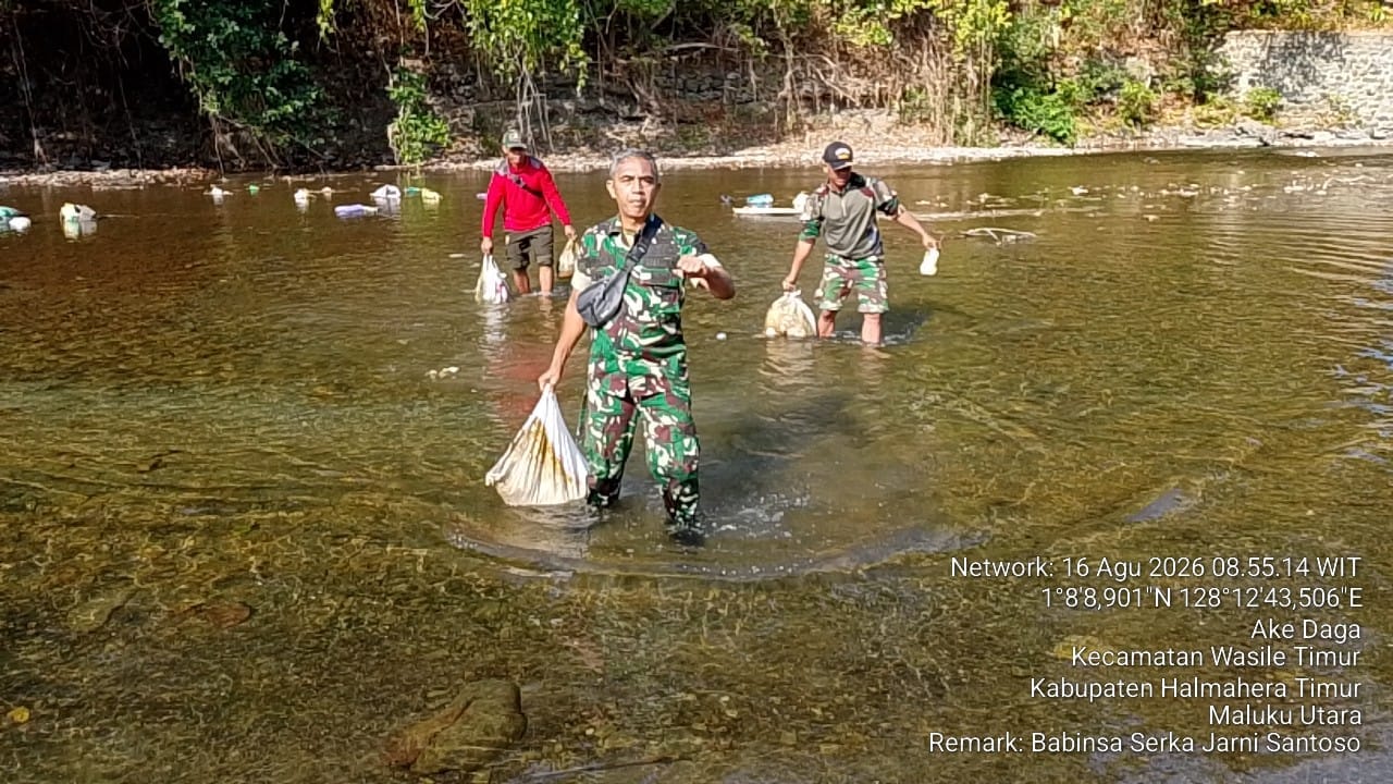 Langkah Cepat Koramil 1502/Wasile Tanggapi Keluhan Warga, Bersihkan Sampah di Kali Chandra SP4 Langkah Cepat Koramil 1502/Wasile Tanggapi Keluhan Warga, Bersihkan Sampah di Kali Chandra SP4