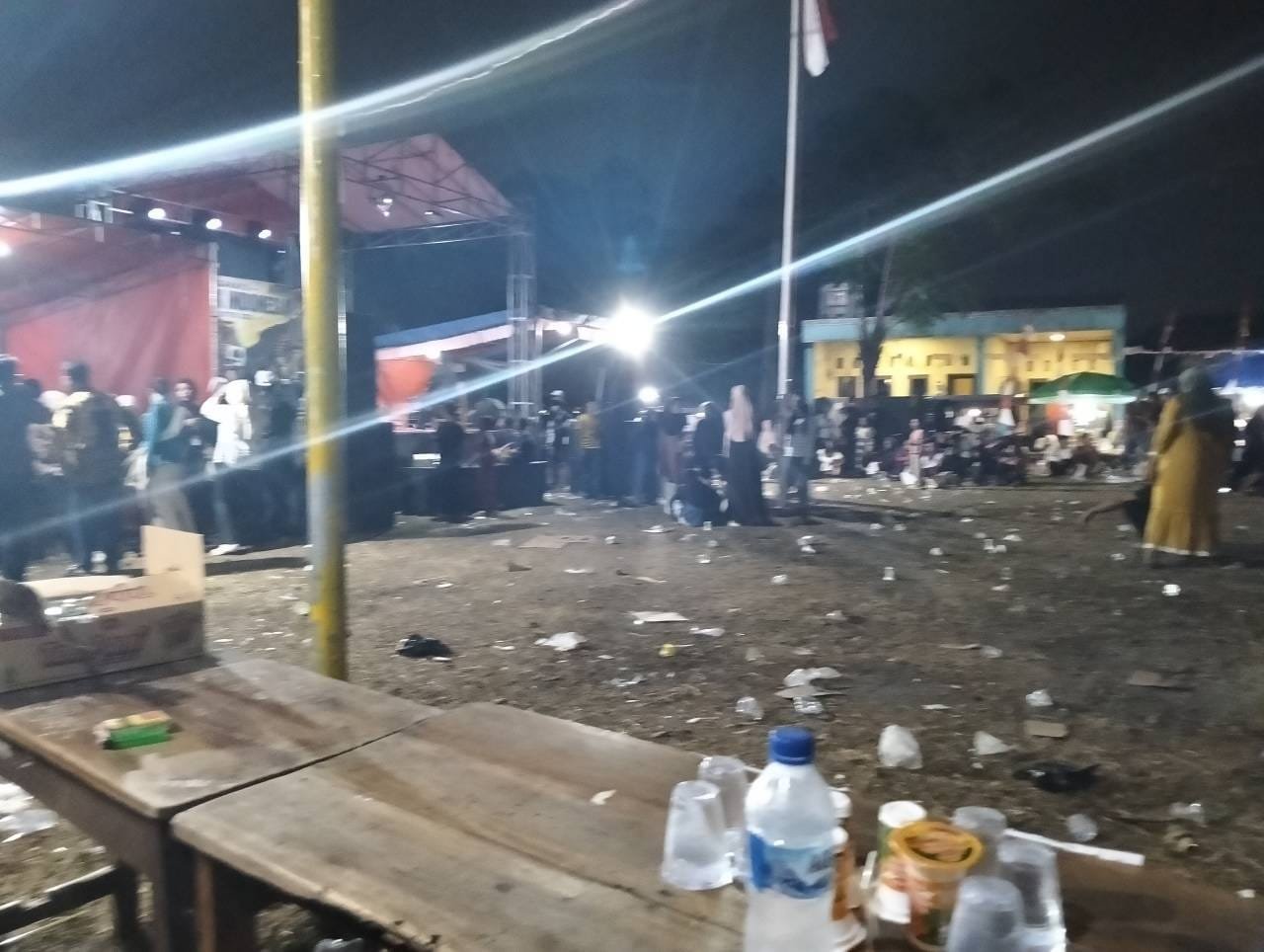 Bhabinkamtibmas Bersama TNI dan Trantib Amankan Hiburan Rakyat HUT ke-81 RI di Sukamulya Bhabinkamtibmas Bersama TNI dan Trantib Amankan Hiburan Rakyat HUT ke-81 RI di Sukamulya