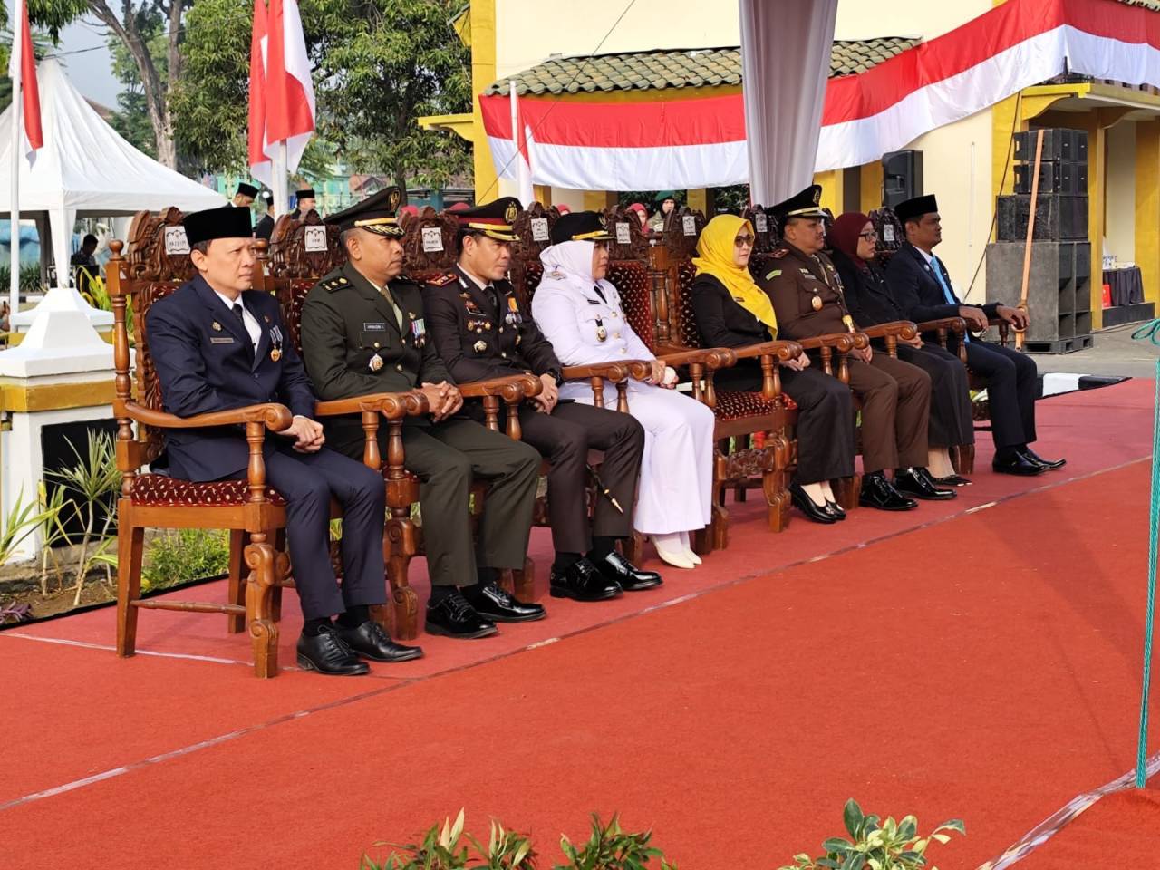 Bersama Sejumlah Pihak, Kasdim 0820/Probolinggo Hadiri Upacara HUT Ke-81 Kemerdekaan RI Di Alun – Alun Kota Probolinggo Bersama Sejumlah Pihak, Kasdim 0820/Probolinggo Hadiri Upacara HUT Ke-81 Kemerdekaan RI Di Alun – Alun Kota Probolinggo