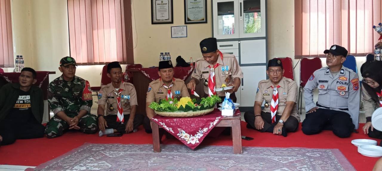 Bhabinkamtibmas Hadiri Tasyakuran HUT ke-65 Gerakan Pramuka di Kecamatan Cikupa Bhabinkamtibmas Hadiri Tasyakuran HUT ke-65 Gerakan Pramuka di Kecamatan Cikupa