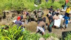 Sumber Air Bersih Terjaga, Satgas Yonif 2 Marinir dan Warga Enarotali Kompak Bergotong Royong