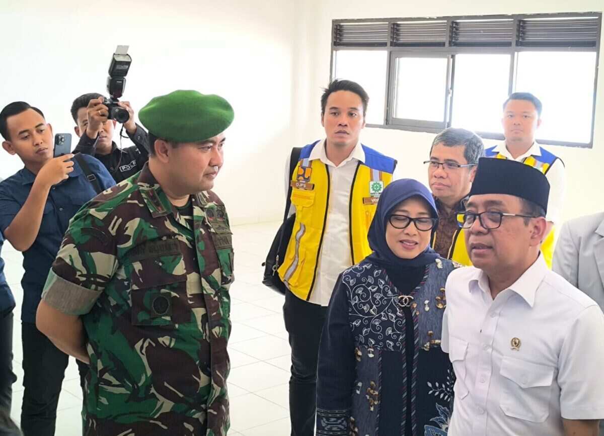 Dandim Bojonegoro Dampingi Menko PMK Hadiri Harlah dan Peresmian Gedung Baru SMPN 1 Padangan