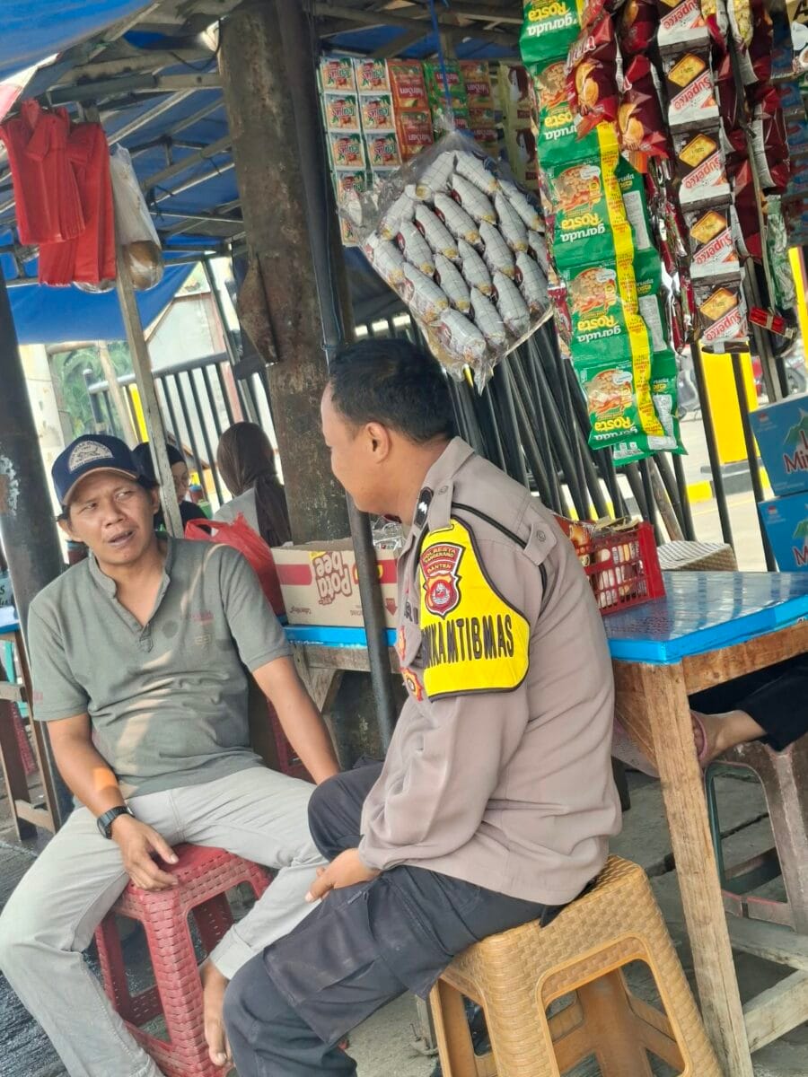 Aipda S. Hamdi Sambangi Warung Warga Cikupa, Serap Aspirasi dan Perkuat Kamtibmas Aipda S. Hamdi Sambangi Warung Warga Cikupa, Serap Aspirasi dan Perkuat Kamtibmas