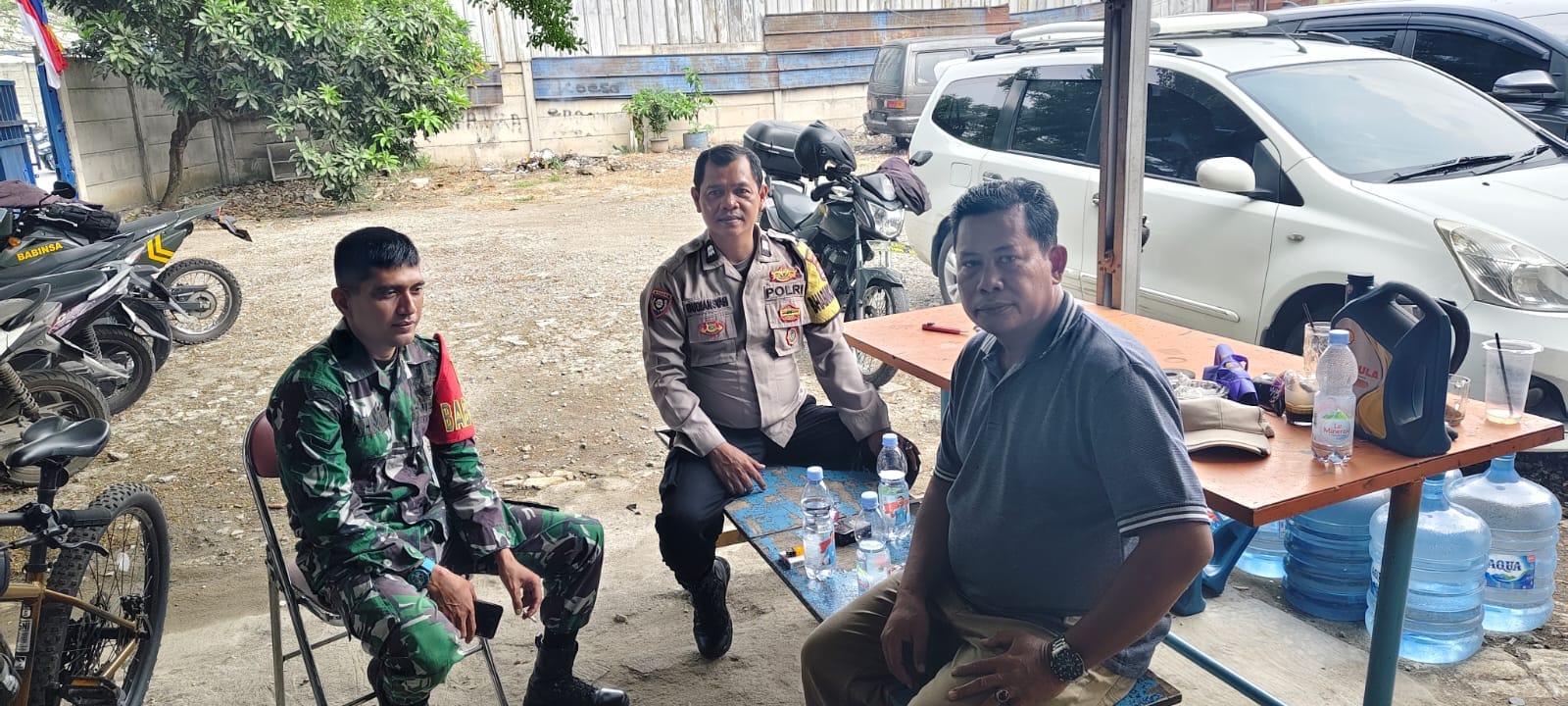 Aiptu Budiansyah Sambangi Warga Pasir Jaya, Perkuat Cooling System dan Sinergi Kamtibmas Aiptu Budiansyah Sambangi Warga Pasir Jaya, Perkuat Cooling System dan Sinergi Kamtibmas