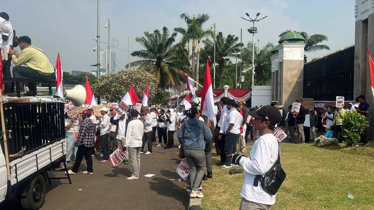 Aliansi Masyarakat Jakarta Gelar Aksi di DPR/MPR, Serukan Jakarta Tetap Aman dan Damai