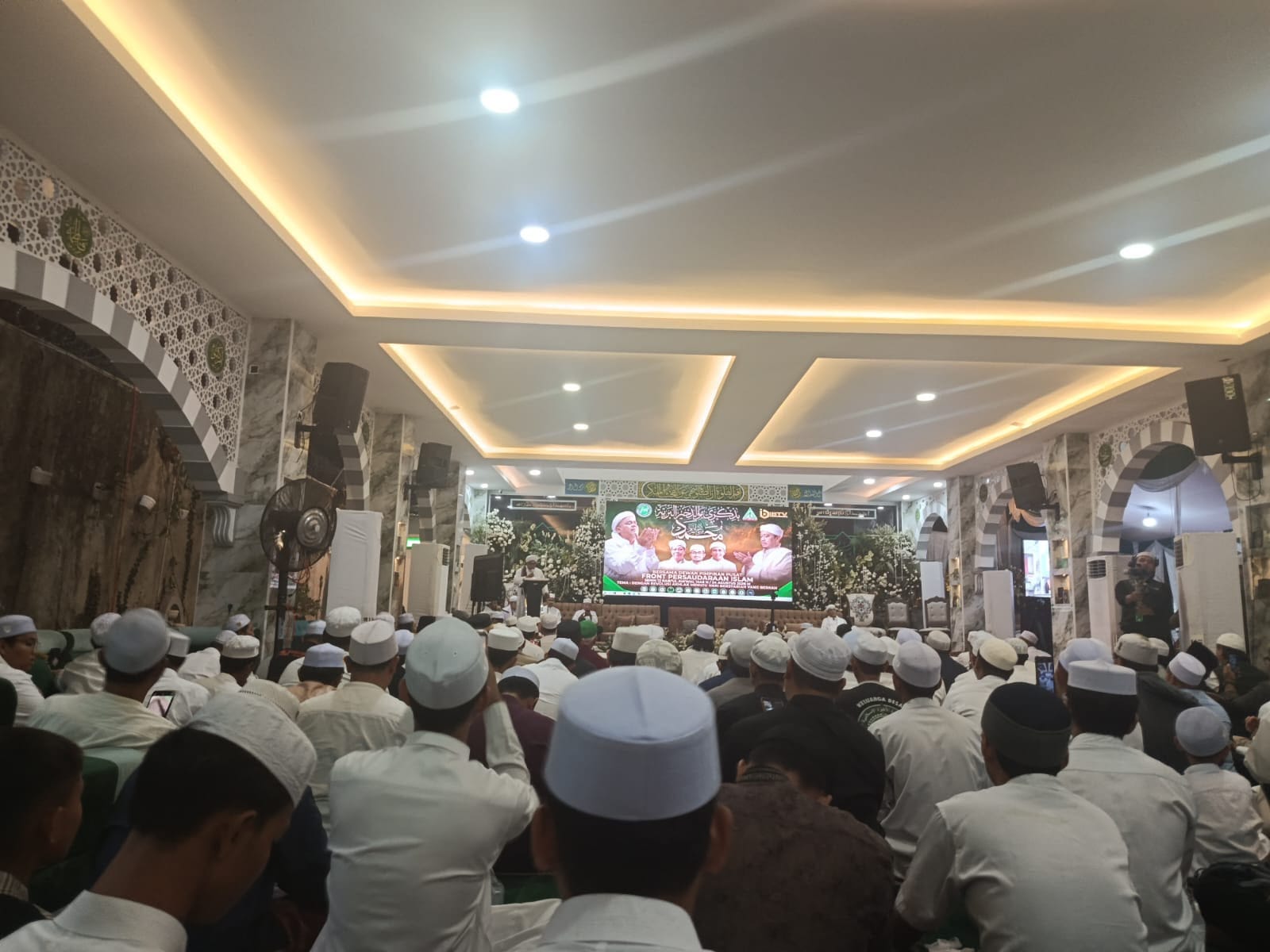 Suasana Maulid Nabi di Markaz DPP-FPI Petamburan, Habib Rizieq Turut Hadir Suasana Maulid Nabi di Markaz DPP-FPI Petamburan, Habib Rizieq Turut Hadir