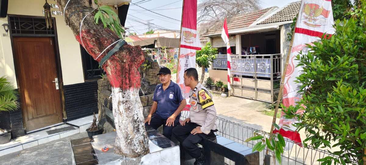 Bhabinkamtibmas Polsek Cikupa Sambangi Ketua RW 09 Bukit Tiara, Perkuat Cooling System