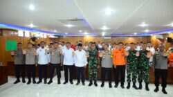 Wakapolda Jambi Tegaskan Sinergi Lintas Sektor Kunci Pengendalian Karhutla di Tanjab Barat Wakapolda Jambi Tegaskan Sinergi Lintas Sektor Kunci Pengendalian Karhutla di Tanjab Barat