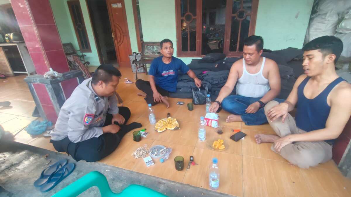 Bhabinkamtibmas Desa Bojong Perkuat Cooling System dan DDS, Serap Aspirasi Warga