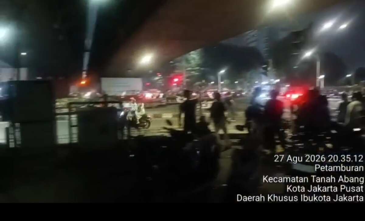 Aksi Kelompok Anarko di Depan Gedung DPR/MPR Memanas, Polisi Kerahkan Water Cannon