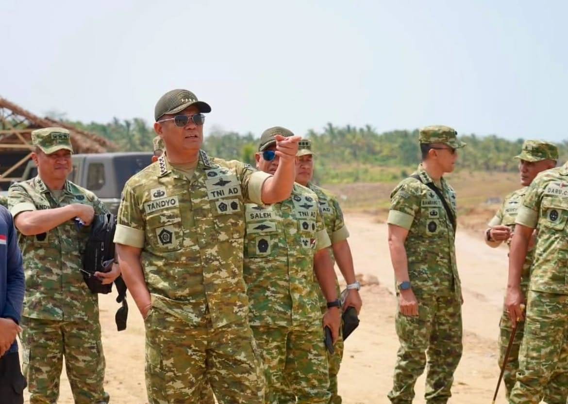 Wapang TNI Tinjau Karya Bakti, Pembangunan KDKMP dan Yonif TP 842/Badak Sakti di Pandeglang Wapang TNI Tinjau Karya Bakti, Pembangunan KDKMP dan Yonif TP 842/Badak Sakti di Pandeglang