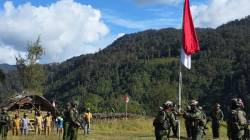Menembus Keterisolasian Ugimba: Misi Pengabdian Koops TNI Habema Mengibarkan Merah Putih di Kaki Gunung Cartenz