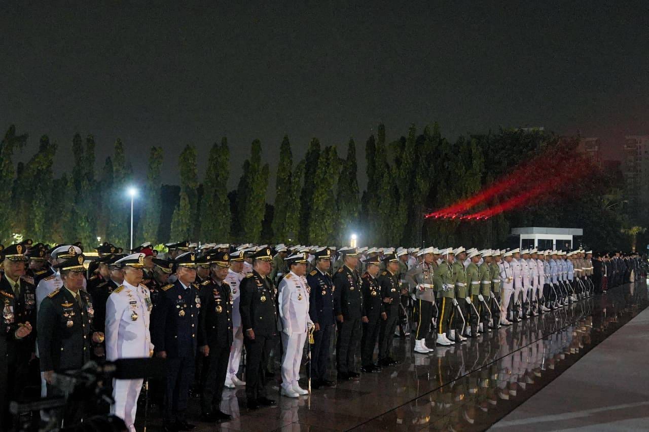 Jelang HUT ke-81 RI, Panglima TNI Ikuti Ziarah Nasional dan Renungan Suci Jelang HUT ke-81 RI, Panglima TNI Ikuti Ziarah Nasional dan Renungan Suci