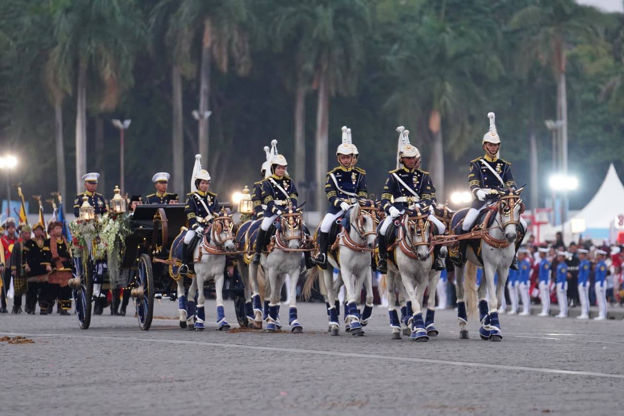 Panglima TNI Hadiri Upacara Penurunan Bendera Sang Merah Putih di Istana Merdeka Panglima TNI Hadiri Upacara Penurunan Bendera Sang Merah Putih di Istana Merdeka