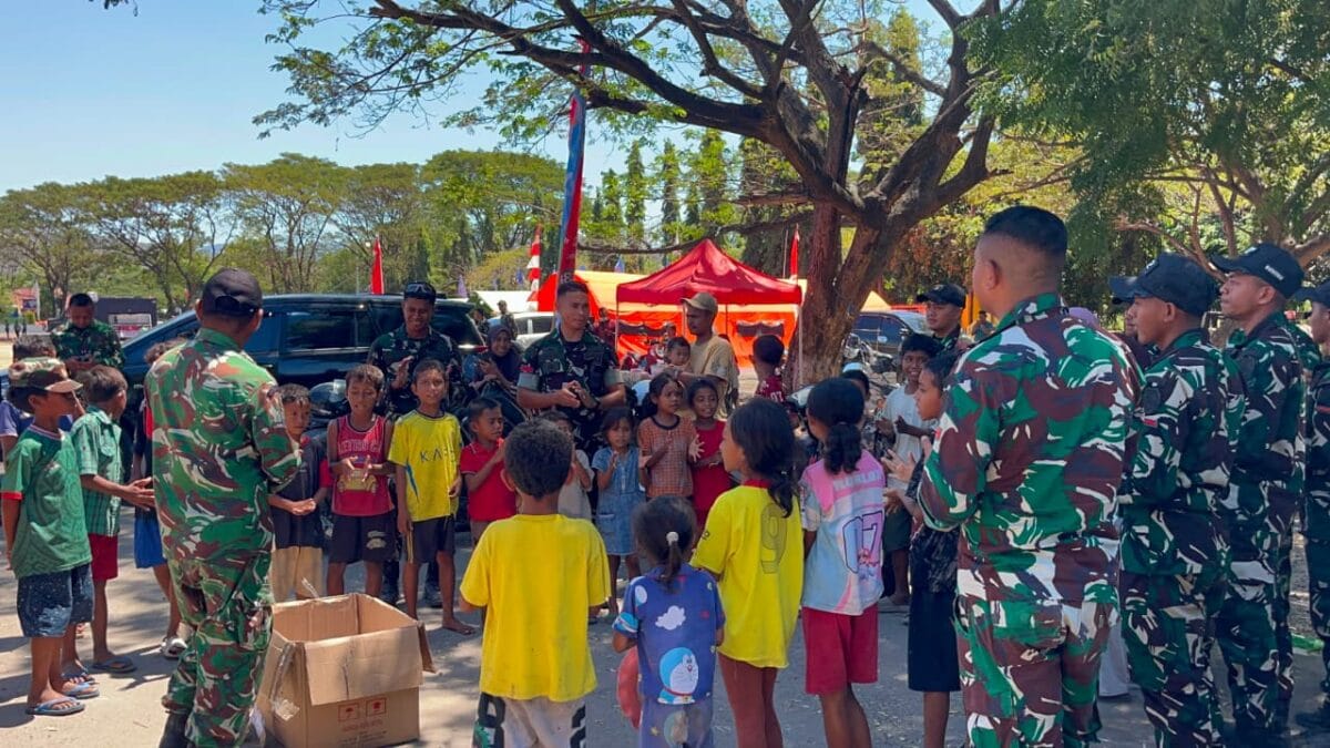Prajurit Korem 161/Wira Sakti Hadirkan Keceriaan bagi Anak-Anak Terdampak Gempa NTT Prajurit Korem 161/Wira Sakti Hadirkan Keceriaan bagi Anak-Anak Terdampak Gempa NTT