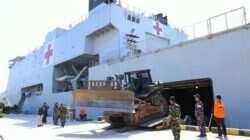 Hari Kesembilan Penanganan Gempa NTT, TNI Kerahkan 8.012 Personel dan Salurkan 803,824 Ton Bantuan
