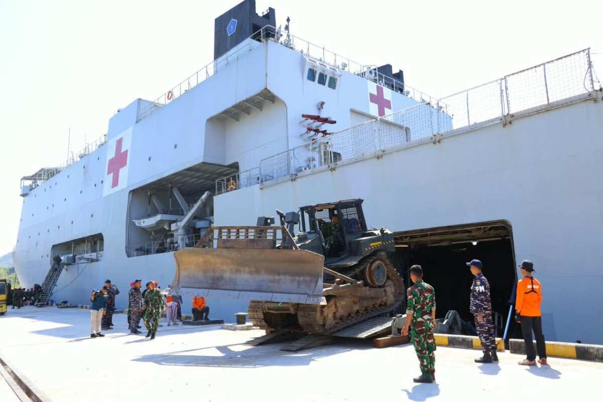 Hari Kesembilan Penanganan Gempa NTT, TNI Kerahkan 8.012 Personel dan Salurkan 803,824 Ton Bantuan