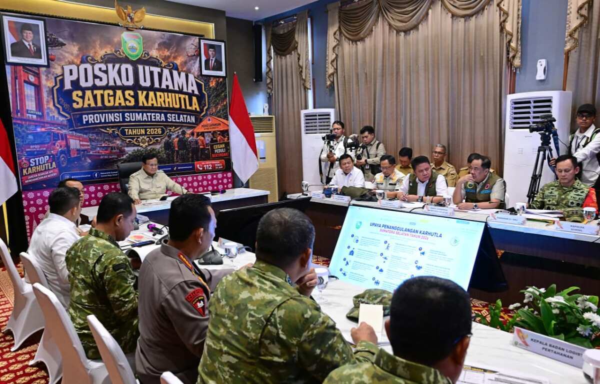 Panglima TNI Dampingi Presiden Prabowo Tinjau Penanganan Karhutla di Riau dan Sumatera Selatan