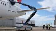 Inovasi Pembersihan Pesawat: JAL Gunakan Robot di Bandara Narita