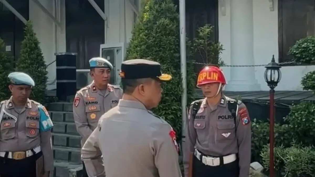 Tindakan Tegas Kapolrestabes Surabaya Terhadap Pungli Oknum Polisi Tindakan Tegas Kapolrestabes Surabaya Terhadap Pungli Oknum Polisi