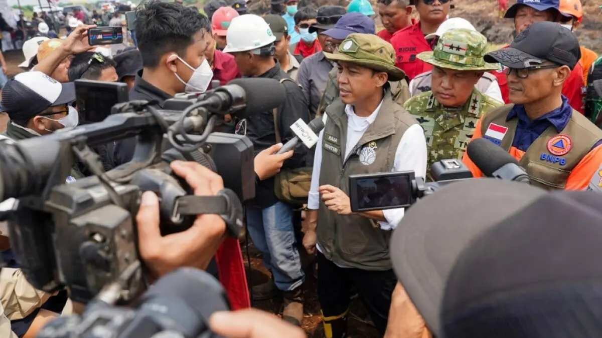 Kebakaran Hutan di Pelalawan: Upaya Pemadaman dan Pendinginan Kebakaran Hutan di Pelalawan: Upaya Pemadaman dan Pendinginan