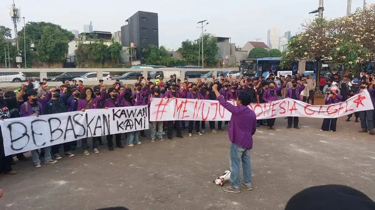 Aksi Demontrasi Mahasiswa Universitas Pakuan di Gedung DPR