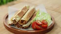 Membuat Kebab Ayam Homemade yang Mudah dan Praktis Membuat Kebab Ayam Homemade yang Mudah dan Praktis