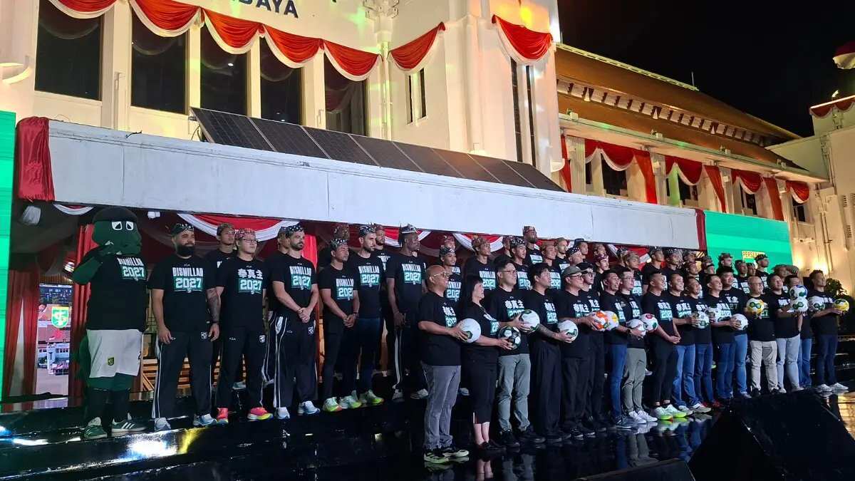 Fondasi Persebaya Surabaya Menuju 100 Tahun Kejayaan Fondasi Persebaya Surabaya Menuju 100 Tahun Kejayaan