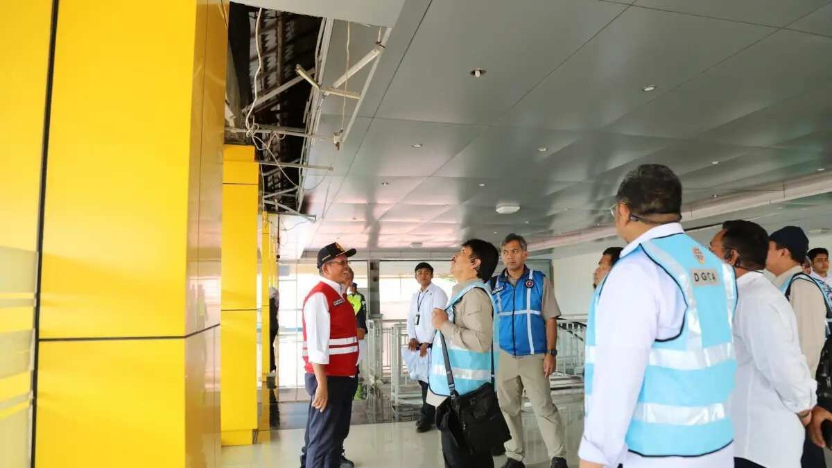 Pemulihan Bandara di NTT Pasca Gempa Pemulihan Bandara di NTT Pasca Gempa