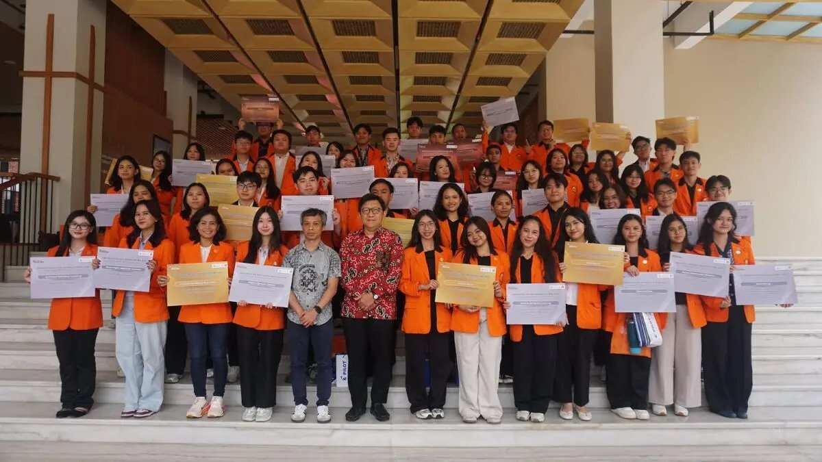 Prestasi Mahasiswa Sebagai Modal Menghadapi Dunia Kerja