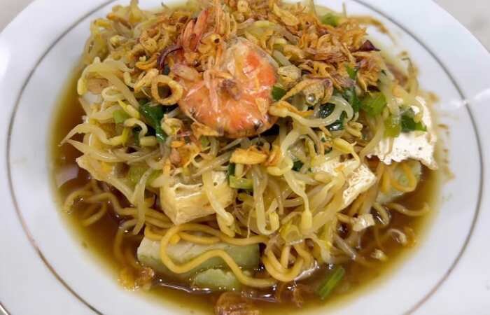 Menyajikan Lontong Mie Special Khas Surabaya di Rumah
