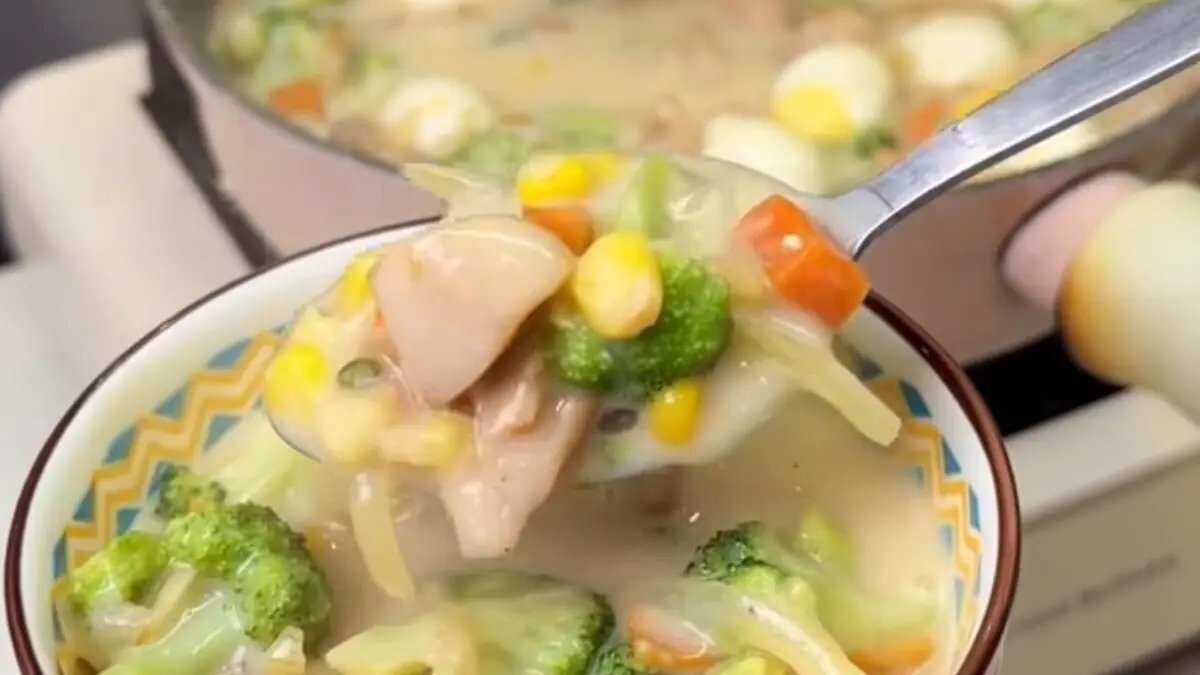 Menyajikan Sup Ayam Brokoli Creamy yang Gurih dan Mengenyangkan