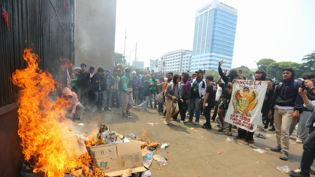 Akhir Aksi Demo di Gedung DPR Jakarta Secara Tertib Akhir Aksi Demo di Gedung DPR Jakarta Secara Tertib