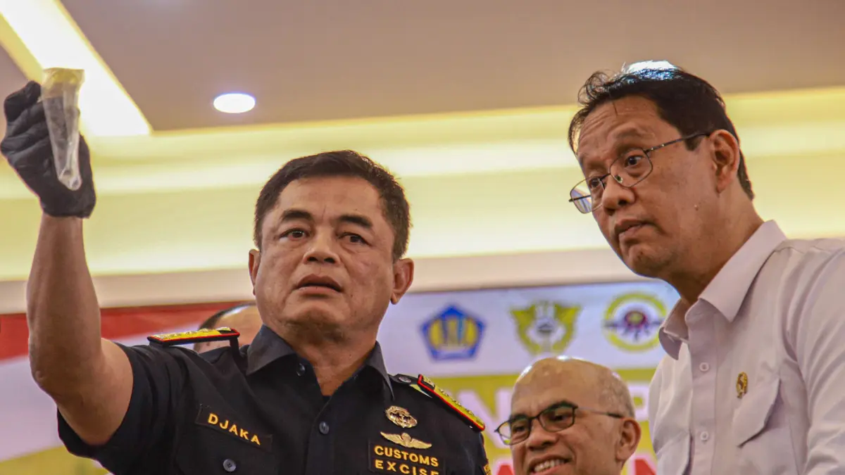 Efektivitas Layer Cukai Baru dalam Mengatasi Peredaran Rokok Ilegal Efektivitas Layer Cukai Baru dalam Mengatasi Peredaran Rokok Ilegal