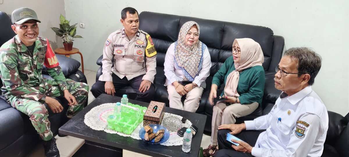Cooling System dan DDS, Bhabinkamtibmas Pasir Jaya Sambangi Perangkat Desa Perkuat Kamtibmas